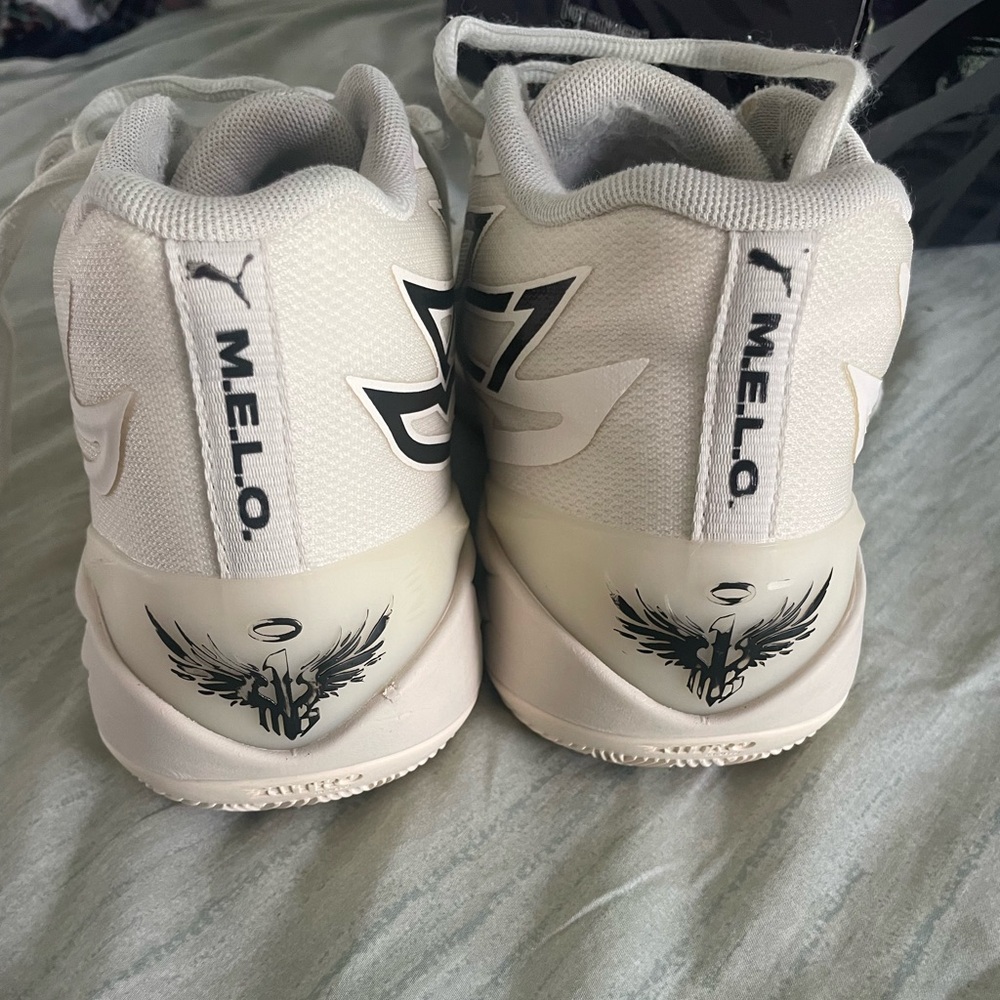 Mellow athletic shoes